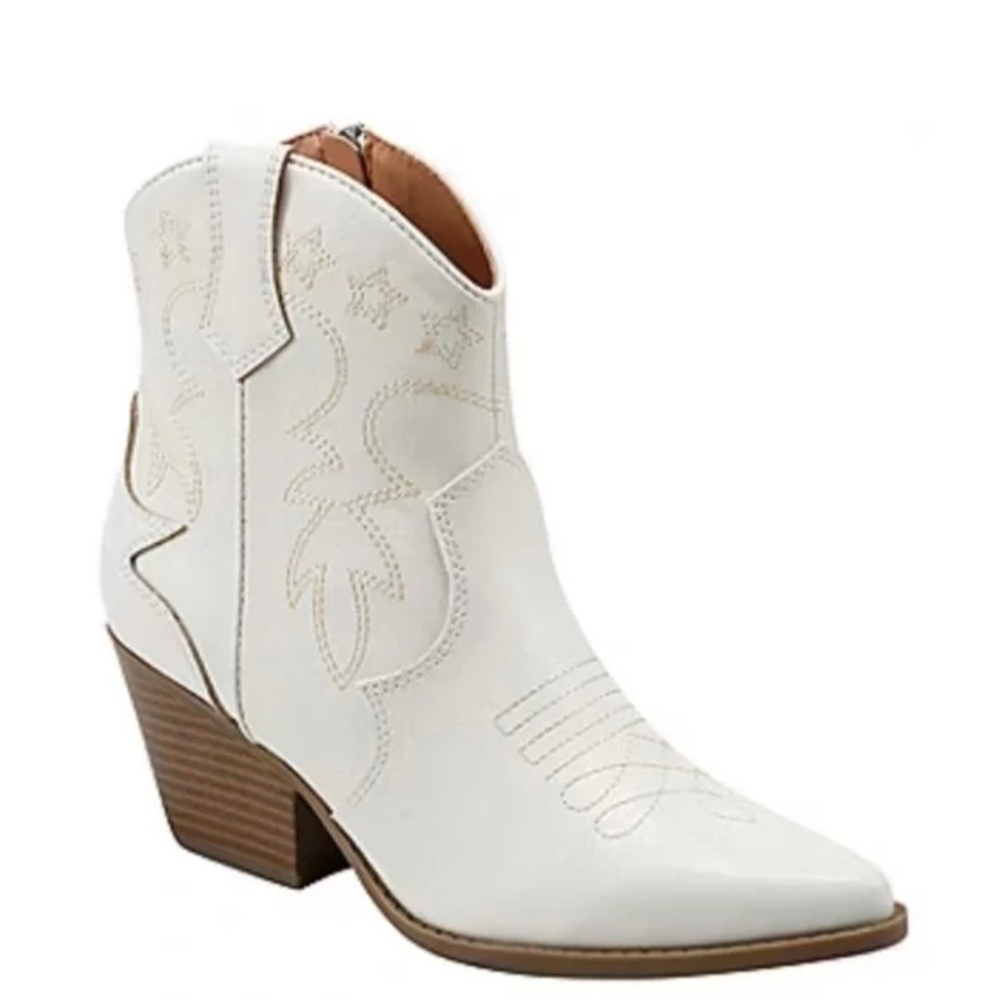 New in Box Women's Indigo Rd. Adeleo Cream Country Western Ankle Boots size 8